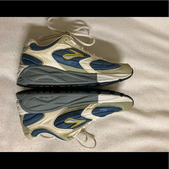 Brooks Addiction -5 Running Shoe(7 1/2) - Picture 4 of 7